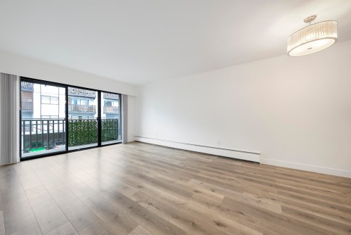 302-170 3Rd Street E, North Vancouver, BC - Indoor Photo Showing Other Room