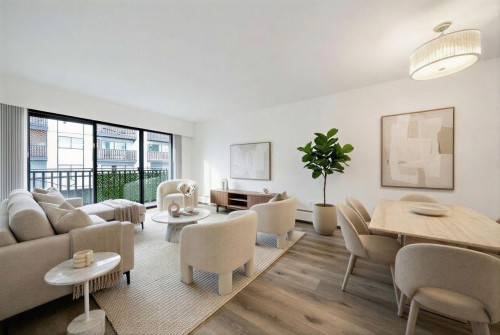 302-170 3Rd Street E, North Vancouver, BC - Indoor Photo Showing Living Room