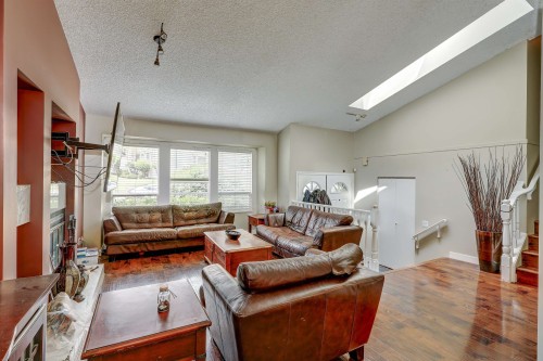 2986 Albion Drive, Coquitlam, BC - Indoor Photo Showing Living Room