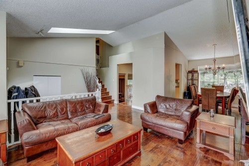 2986 Albion Drive, Coquitlam, BC - Indoor Photo Showing Living Room