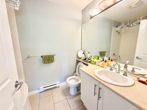 103-4883 Maclure Mews, Vancouver, BC - Indoor Photo Showing Bathroom