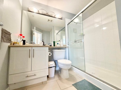 103-4883 Maclure Mews, Vancouver, BC - Indoor Photo Showing Bathroom