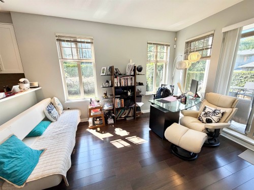 103-4883 Maclure Mews, Vancouver, BC - Indoor Photo Showing Living Room