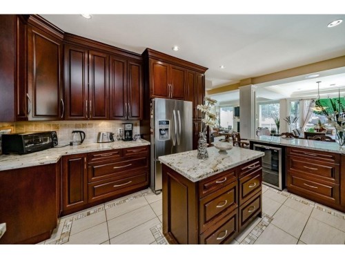 5955 Forglen Drive, Burnaby, BC - Indoor Photo Showing Kitchen