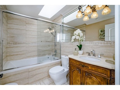 5955 Forglen Drive, Burnaby, BC - Indoor Photo Showing Bathroom