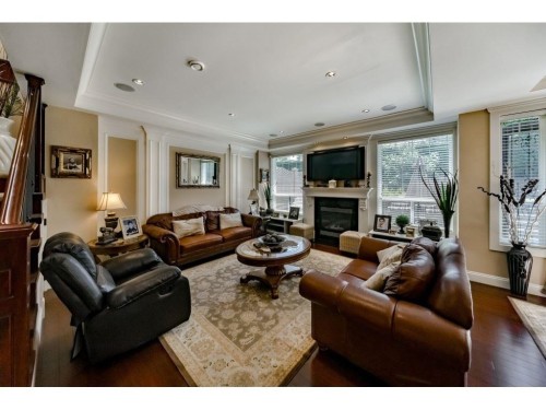 5955 Forglen Drive, Burnaby, BC - Indoor Photo Showing Living Room With Fireplace