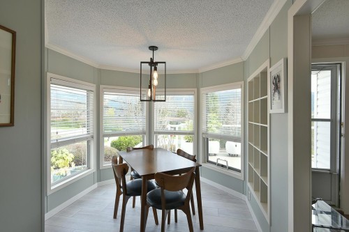 5987 Harbour Way, Sechelt, BC - Indoor Photo Showing Dining Room