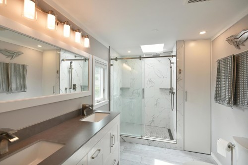 5987 Harbour Way, Sechelt, BC - Indoor Photo Showing Bathroom