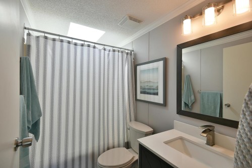 5987 Harbour Way, Sechelt, BC - Indoor Photo Showing Bathroom