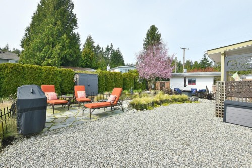 5987 Harbour Way, Sechelt, BC - Outdoor With Backyard