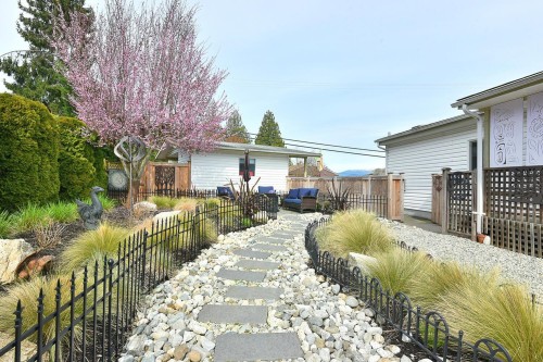 5987 Harbour Way, Sechelt, BC - Outdoor