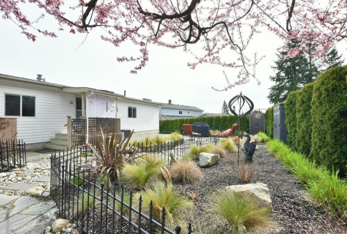 5987 Harbour Way, Sechelt, BC - Outdoor With Deck Patio Veranda