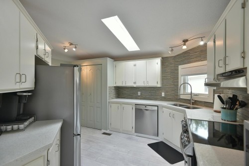 5987 Harbour Way, Sechelt, BC - Indoor Photo Showing Kitchen With Double Sink