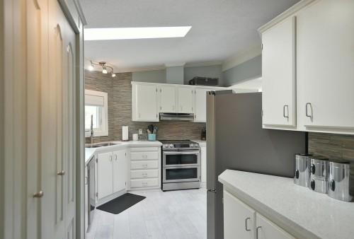 5987 Harbour Way, Sechelt, BC - Indoor Photo Showing Kitchen With Double Sink