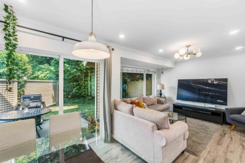 11-7400 Minoru Boulevard, Richmond, BC - Indoor Photo Showing Living Room