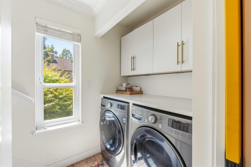 11-7400 Minoru Boulevard, Richmond, BC - Indoor Photo Showing Laundry Room