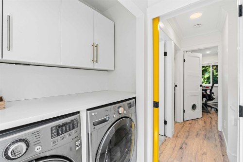 11-7400 Minoru Boulevard, Richmond, BC - Indoor Photo Showing Laundry Room
