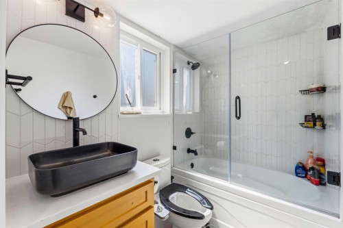 11-7400 Minoru Boulevard, Richmond, BC - Indoor Photo Showing Bathroom