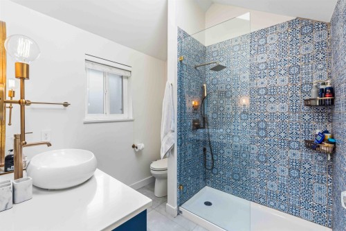 11-7400 Minoru Boulevard, Richmond, BC - Indoor Photo Showing Bathroom