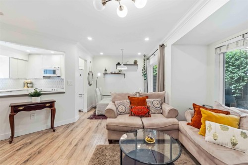 11-7400 Minoru Boulevard, Richmond, BC - Indoor Photo Showing Living Room