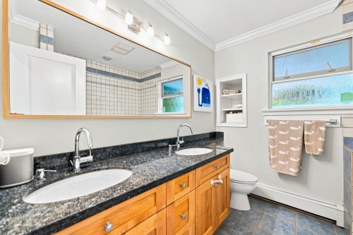 2360 Mackay Avenue, North Vancouver, BC - Indoor Photo Showing Bathroom