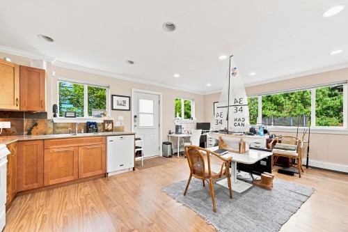 2360 Mackay Avenue, North Vancouver, BC - Indoor