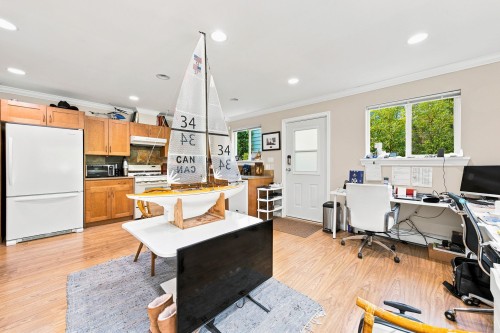 2360 Mackay Avenue, North Vancouver, BC - Indoor Photo Showing Office