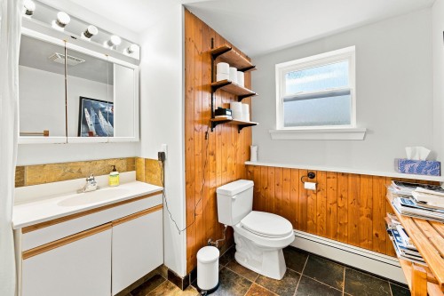 2360 Mackay Avenue, North Vancouver, BC - Indoor Photo Showing Bathroom