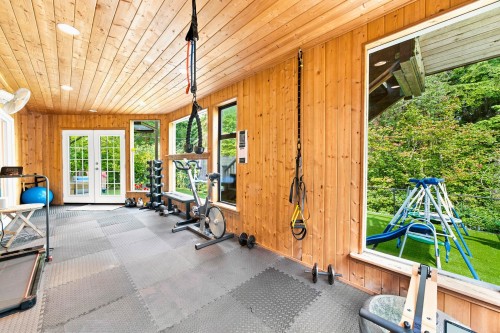 2360 Mackay Avenue, North Vancouver, BC - Indoor Photo Showing Gym Room