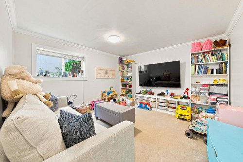 2360 Mackay Avenue, North Vancouver, BC - Indoor