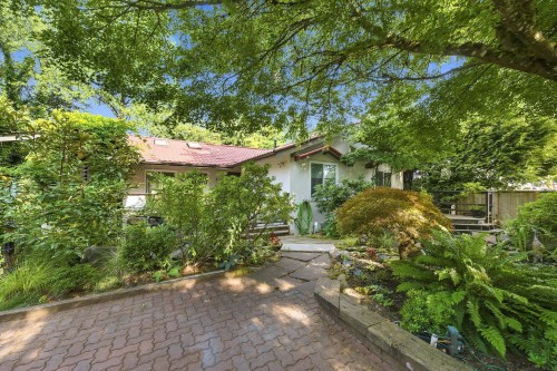 2360 Mackay Avenue, North Vancouver, BC - Outdoor