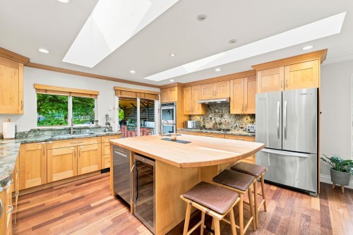 2360 Mackay Avenue, North Vancouver, BC - Indoor Photo Showing Kitchen With Double Sink
