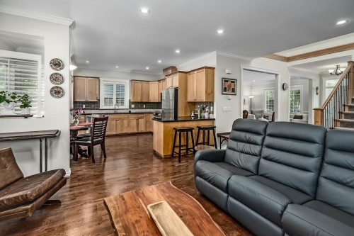 5379 Wellburn Drive, Delta, BC - Indoor Photo Showing Living Room