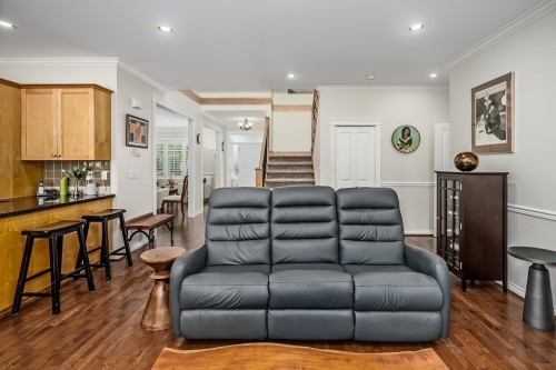 5379 Wellburn Drive, Delta, BC - Indoor Photo Showing Living Room