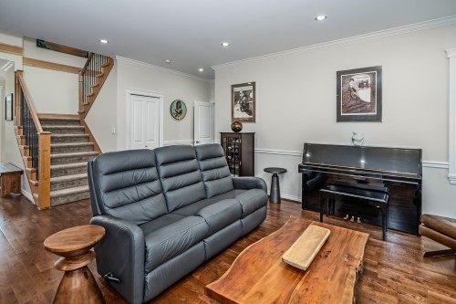 5379 Wellburn Drive, Delta, BC - Indoor Photo Showing Living Room