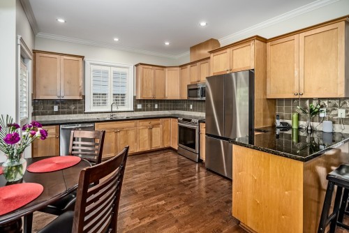 5379 Wellburn Drive, Delta, BC - Indoor Photo Showing Kitchen