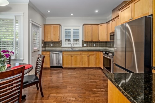 5379 Wellburn Drive, Delta, BC - Indoor Photo Showing Kitchen With Double Sink