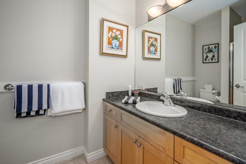 5379 Wellburn Drive, Delta, BC - Indoor Photo Showing Bathroom