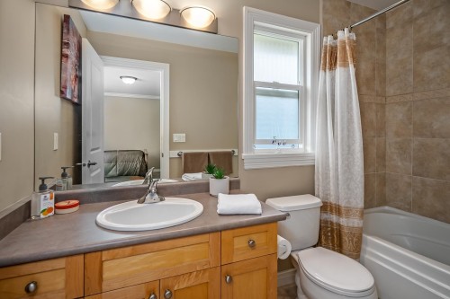 5379 Wellburn Drive, Delta, BC - Indoor Photo Showing Bathroom