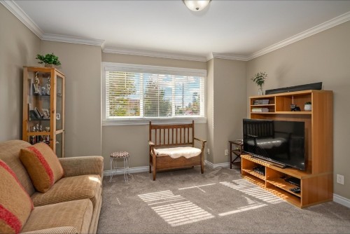 5379 Wellburn Drive, Delta, BC - Indoor Photo Showing Living Room