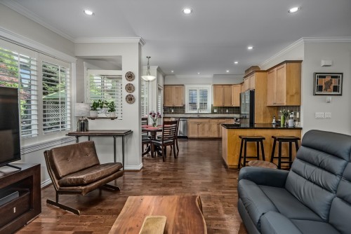 5379 Wellburn Drive, Delta, BC - Indoor Photo Showing Living Room