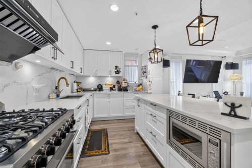 451 63Rd Avenue W, Vancouver, BC - Indoor Photo Showing Kitchen With Upgraded Kitchen