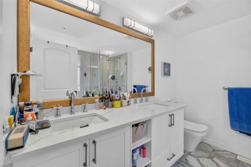 451 63Rd Avenue W, Vancouver, BC - Indoor Photo Showing Bathroom