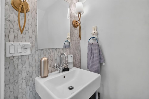 451 63Rd Avenue W, Vancouver, BC - Indoor Photo Showing Bathroom