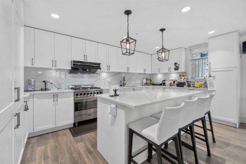 451 63Rd Avenue W, Vancouver, BC - Indoor Photo Showing Kitchen With Upgraded Kitchen