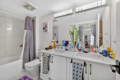 451 63Rd Avenue W, Vancouver, BC - Indoor Photo Showing Bathroom