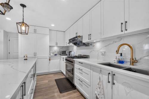 451 63Rd Avenue W, Vancouver, BC - Indoor Photo Showing Kitchen With Double Sink With Upgraded Kitchen