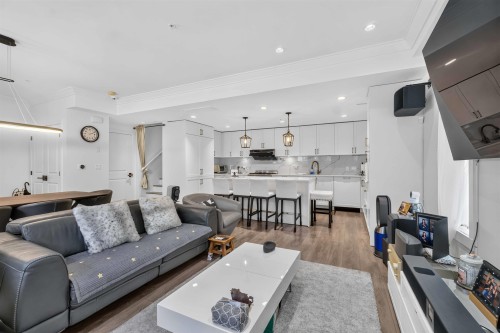 451 63Rd Avenue W, Vancouver, BC - Indoor Photo Showing Living Room