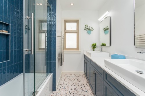 5770 Primrose Place, West Vancouver, BC - Indoor Photo Showing Bathroom