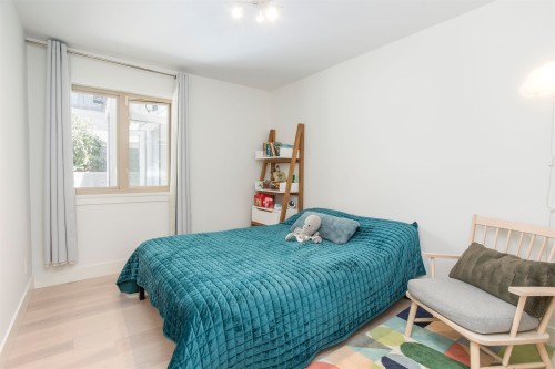 5770 Primrose Place, West Vancouver, BC - Indoor Photo Showing Bedroom